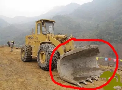 侧卸斗.jpg 侧卸斗.jpg