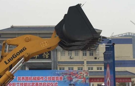 高手在民间 操控挖斗挂铃铛 你见过吗 高手在民间 操控挖斗挂铃铛 你见过吗